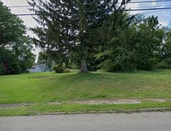  W Woodland Ave