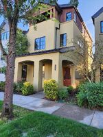  Lord Byron Pl