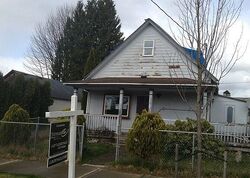  W Pioneer St