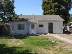 N Redwood Ave
