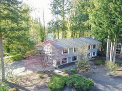  Clover Blossom Ln Ne