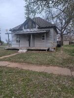  W Main St