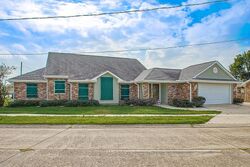  W Metairie Ave