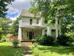  Saint Louis St