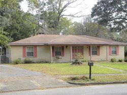  Woodcliff Dr E