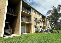  Palm Cir W Apt 207