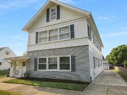  E 31st St