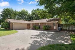  Ne Briarcliff Cir