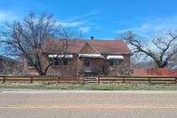  N Main St