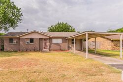  Lois St