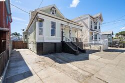  E 11th St