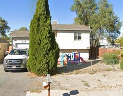  1/2 E 3rd St