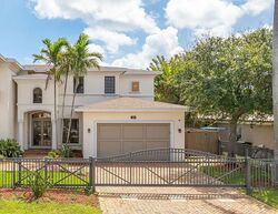  Ne Wavecrest Ct