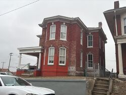  N 10th St