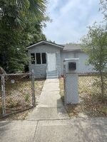  Claudia Spencer St