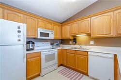  100th St Apt 10
