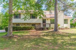  Pinewood Dr