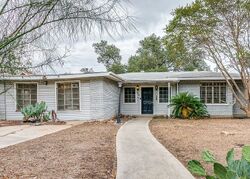  Oakleaf Dr