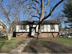  E Oakwood Dr