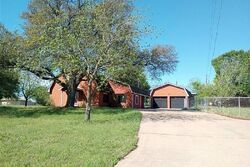  Friendly Oaks Dr