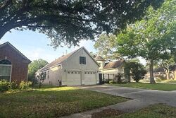  Crescent Bluff Ln