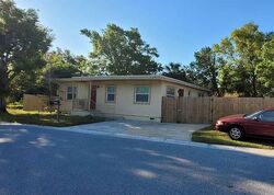  Palm Bluff St