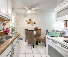  Ne 28th St Apt 102