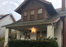  E 8th St