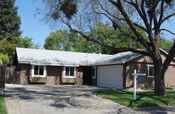  Oakmont Dr