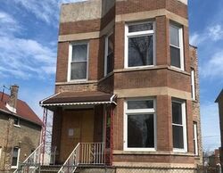  W Adams St
