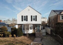  180th St