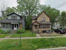  Clarence St