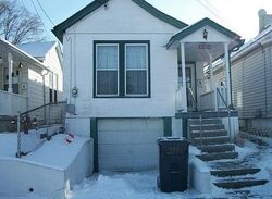  E 35th St