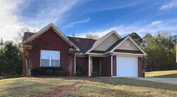  Long Leaf Ln