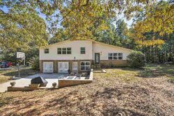  Lakeview Cir