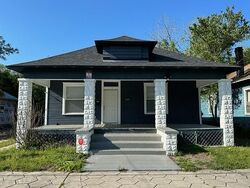  E 14th St
