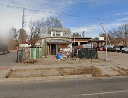  E 8th St