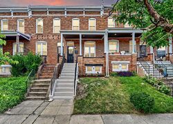  E 30th St